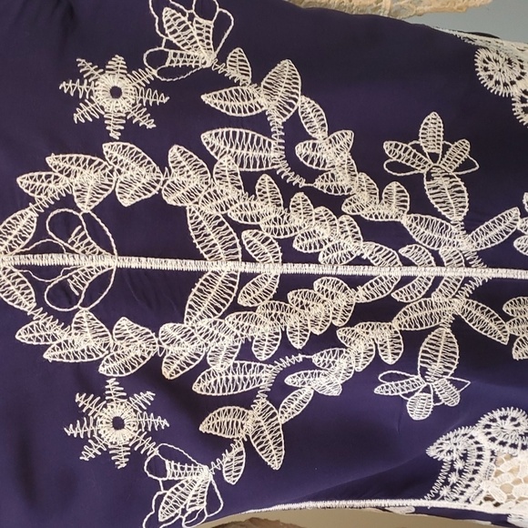 Indigo threads Co enbroidery blouse, navy blue with cream enbroidery. Size XS - Picture 7 of 9